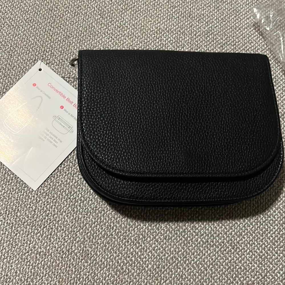 New thirty one convertible belt bag black